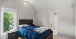 8011 Parkview Drive, Parkville, MO 64152