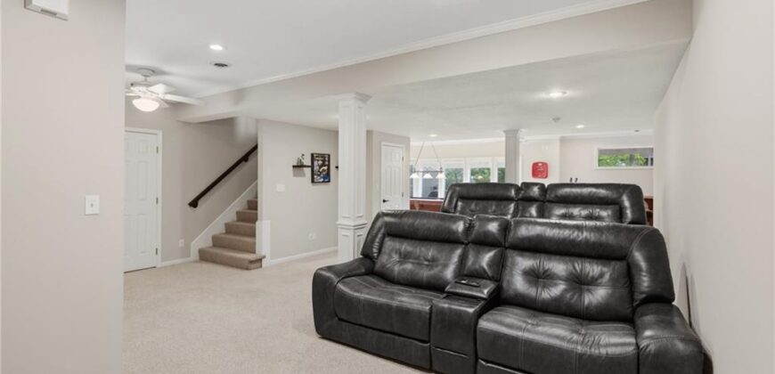 8011 Parkview Drive, Parkville, MO 64152