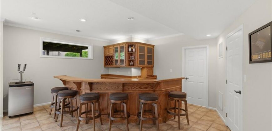 8011 Parkview Drive, Parkville, MO 64152