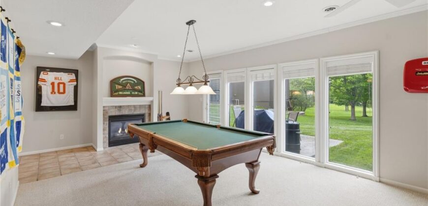 8011 Parkview Drive, Parkville, MO 64152