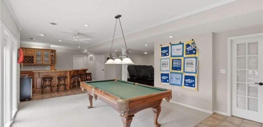8011 Parkview Drive, Parkville, MO 64152