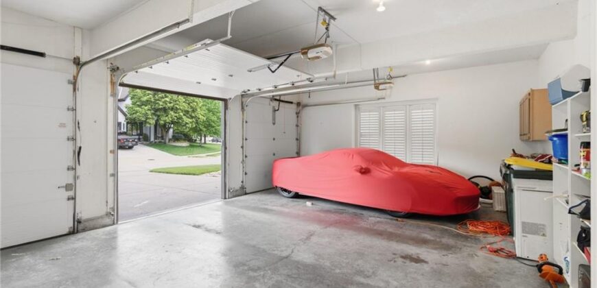 8011 Parkview Drive, Parkville, MO 64152