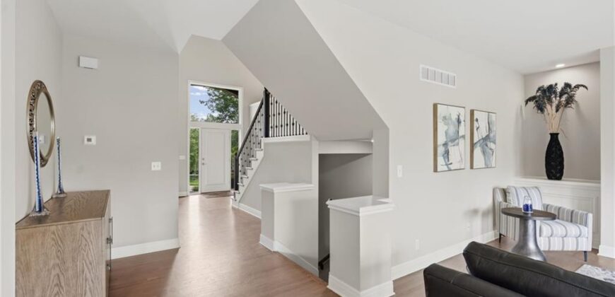 8011 Parkview Drive, Parkville, MO 64152