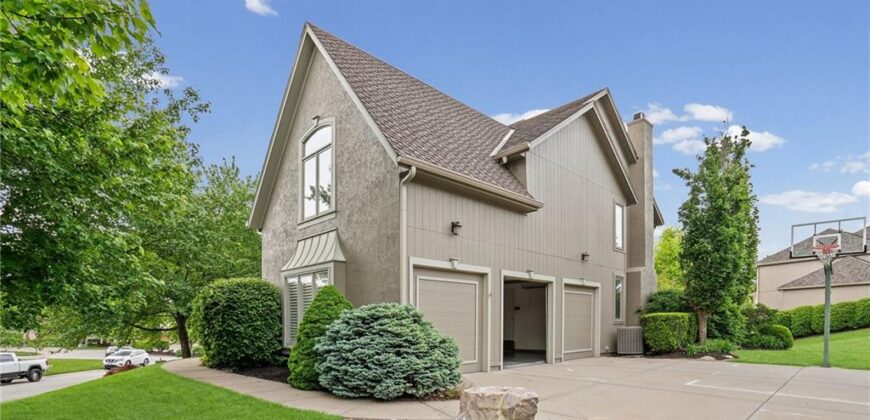 8011 Parkview Drive, Parkville, MO 64152