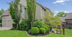 8011 Parkview Drive, Parkville, MO 64152