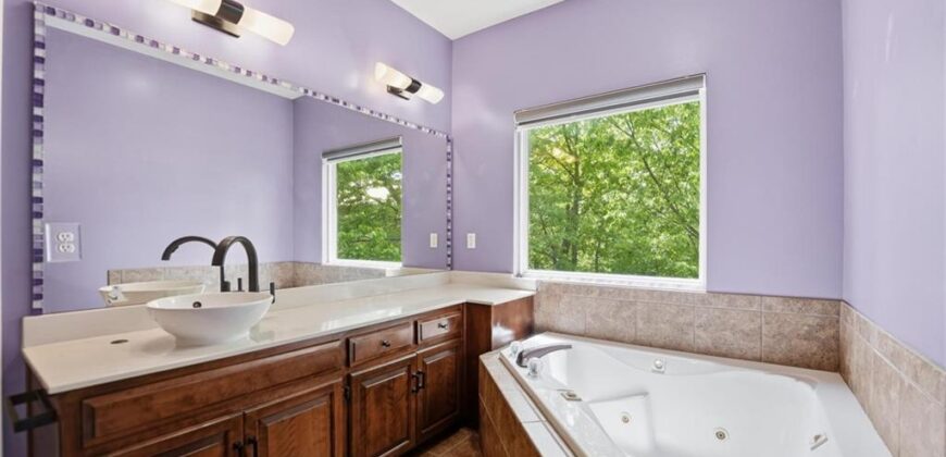 7807 NW Dalton Court, Kansas City, MO 64151