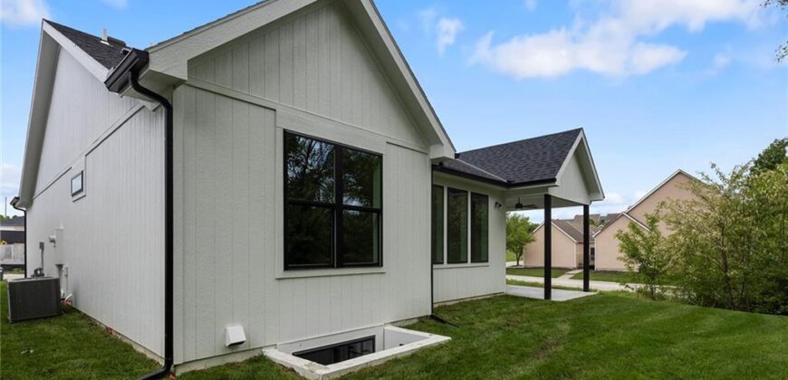 9737 N Lucerne Avenue, Kansas City, MO 64153