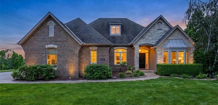 8070 Green Glades Court, Parkville, MO 64152