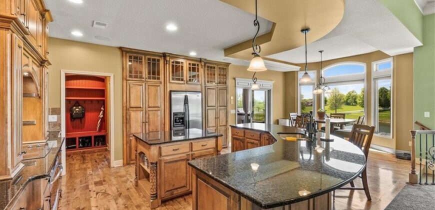 8070 Green Glades Court, Parkville, MO 64152