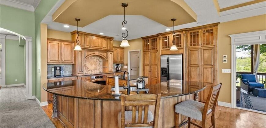 8070 Green Glades Court, Parkville, MO 64152