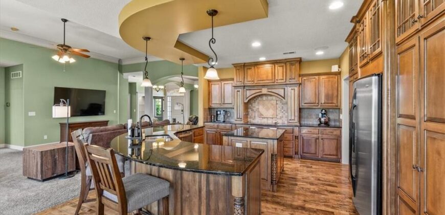 8070 Green Glades Court, Parkville, MO 64152