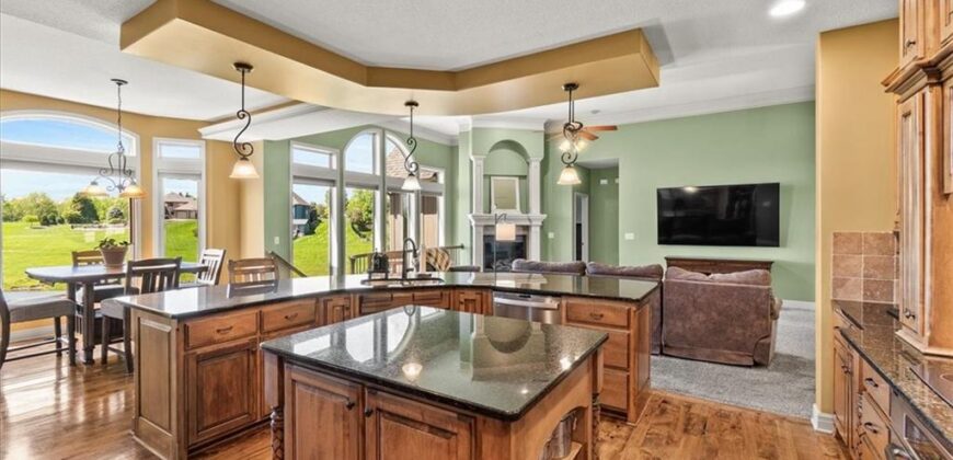 8070 Green Glades Court, Parkville, MO 64152