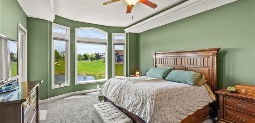 8070 Green Glades Court, Parkville, MO 64152