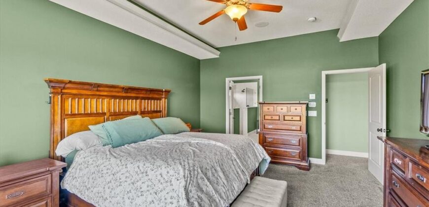 8070 Green Glades Court, Parkville, MO 64152