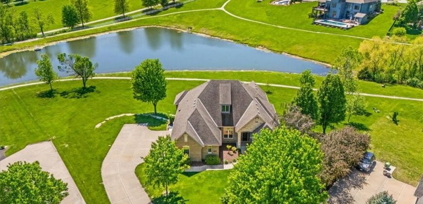 8070 Green Glades Court, Parkville, MO 64152