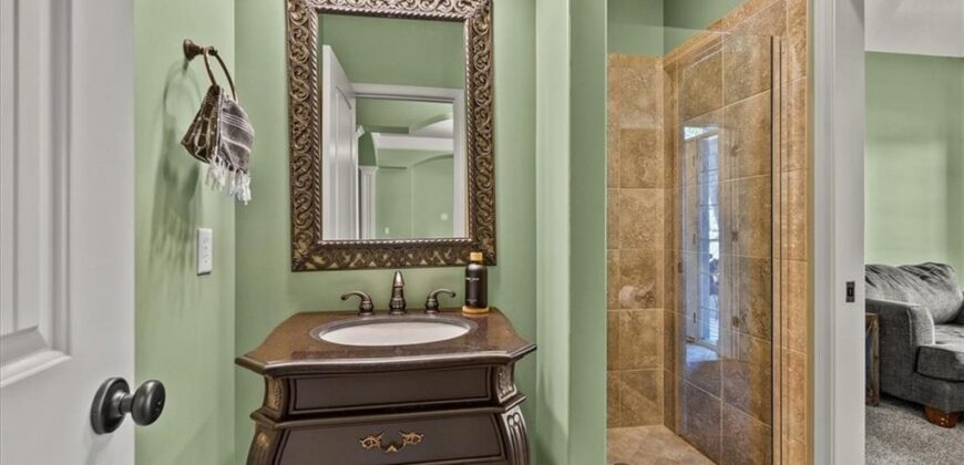 8070 Green Glades Court, Parkville, MO 64152