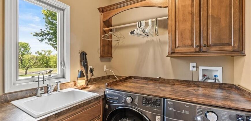 8070 Green Glades Court, Parkville, MO 64152