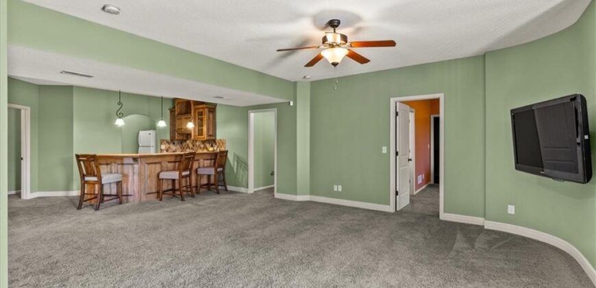 8070 Green Glades Court, Parkville, MO 64152