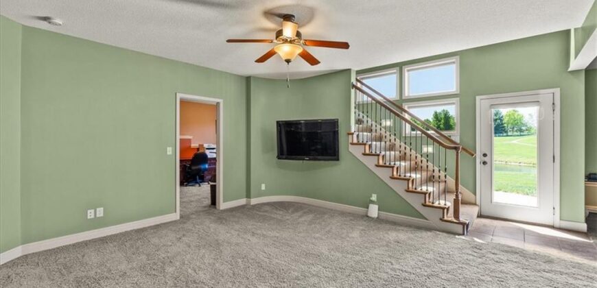 8070 Green Glades Court, Parkville, MO 64152