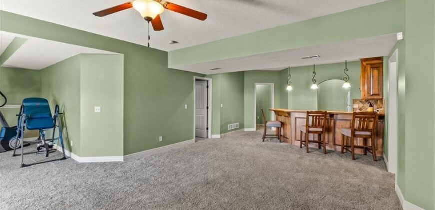 8070 Green Glades Court, Parkville, MO 64152