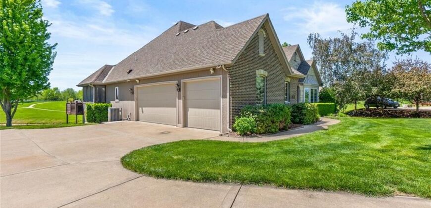 8070 Green Glades Court, Parkville, MO 64152
