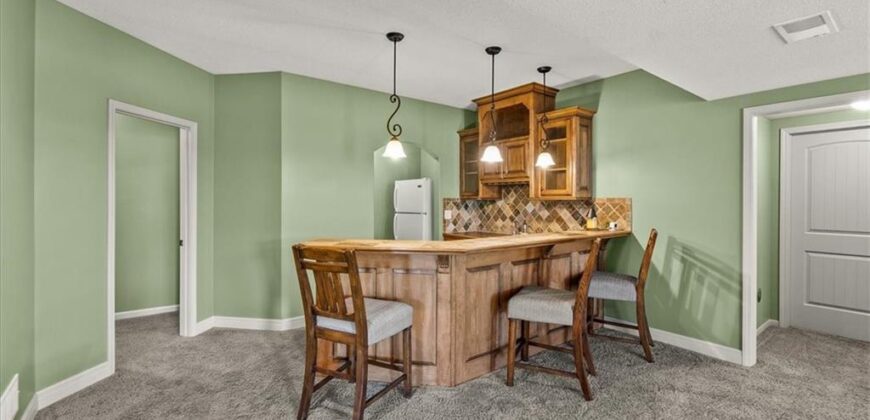 8070 Green Glades Court, Parkville, MO 64152