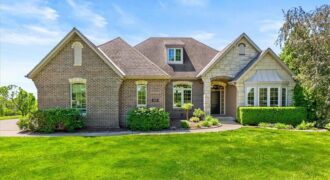 8070 Green Glades Court, Parkville, MO 64152