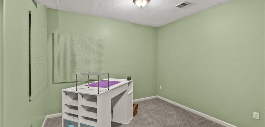 8070 Green Glades Court, Parkville, MO 64152