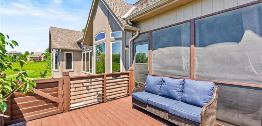 8070 Green Glades Court, Parkville, MO 64152