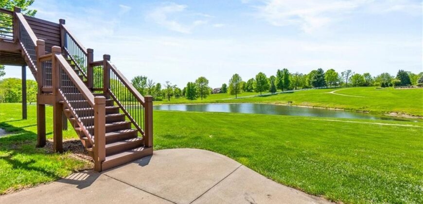 8070 Green Glades Court, Parkville, MO 64152