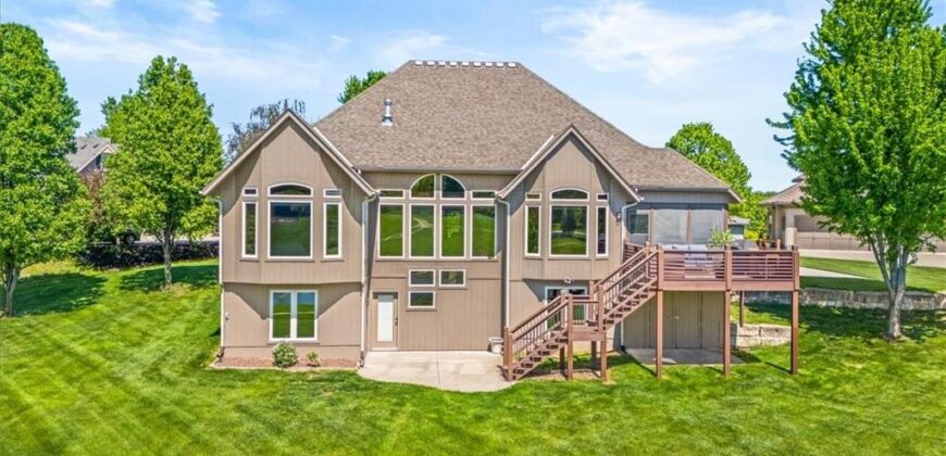 8070 Green Glades Court, Parkville, MO 64152