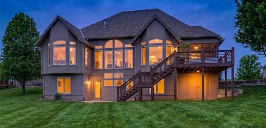 8070 Green Glades Court, Parkville, MO 64152