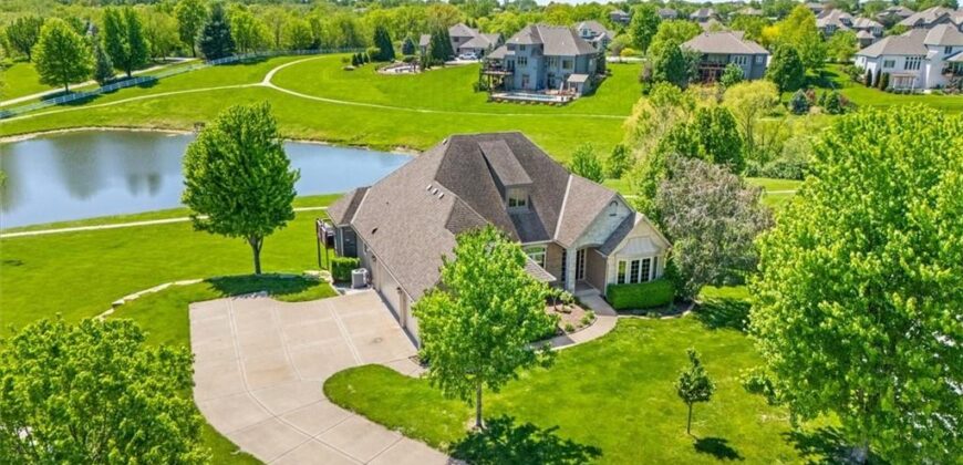 8070 Green Glades Court, Parkville, MO 64152