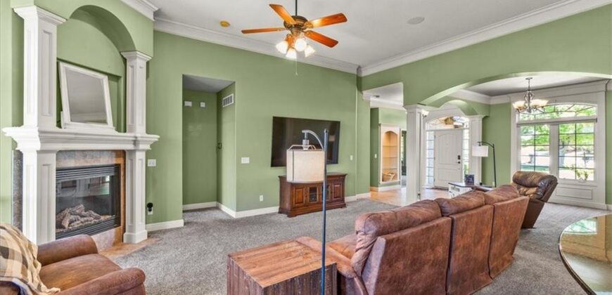 8070 Green Glades Court, Parkville, MO 64152