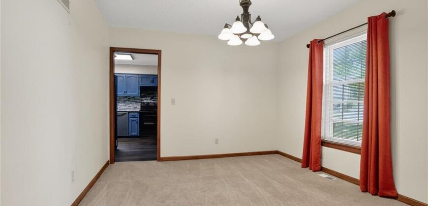 7417 N PARK Avenue, Gladstone, MO 64118