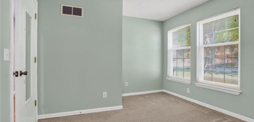 7417 N PARK Avenue, Gladstone, MO 64118