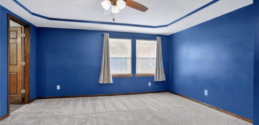 7417 N PARK Avenue, Gladstone, MO 64118