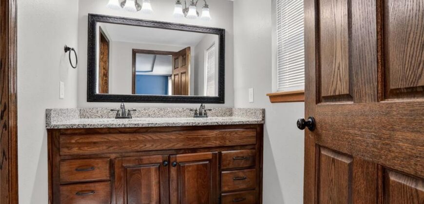 7417 N PARK Avenue, Gladstone, MO 64118