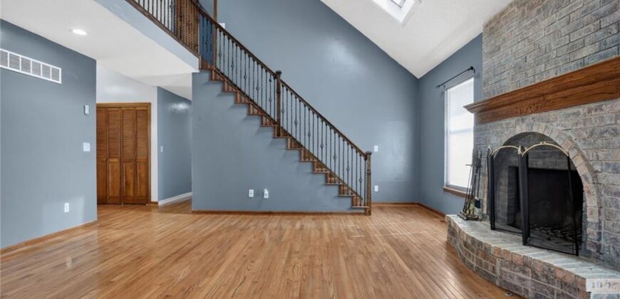 7417 N PARK Avenue, Gladstone, MO 64118
