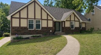 7417 N PARK Avenue, Gladstone, MO 64118