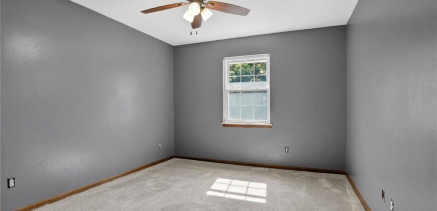 7417 N PARK Avenue, Gladstone, MO 64118