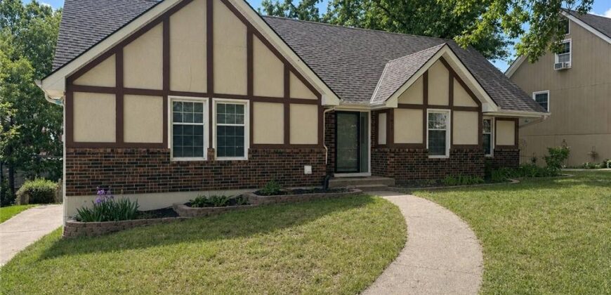 7417 N PARK Avenue, Gladstone, MO 64118