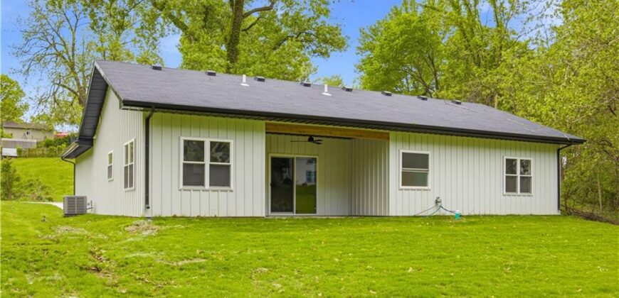 2944 N Highland Street, Avondale, MO 64117