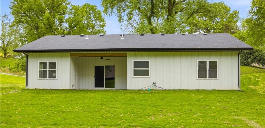 2944 N Highland Street, Avondale, MO 64117