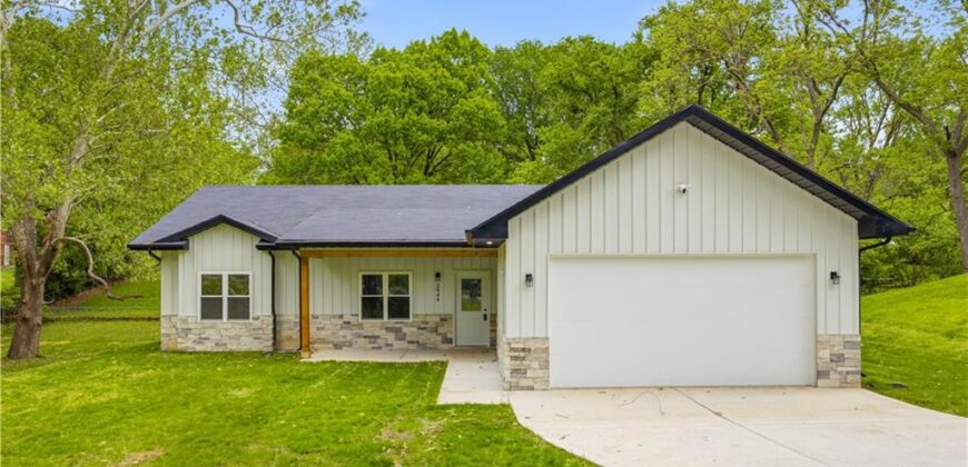 2944 N Highland Street, Avondale, MO 64117