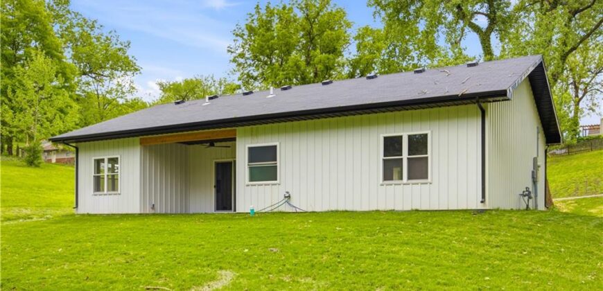 2944 N Highland Street, Avondale, MO 64117