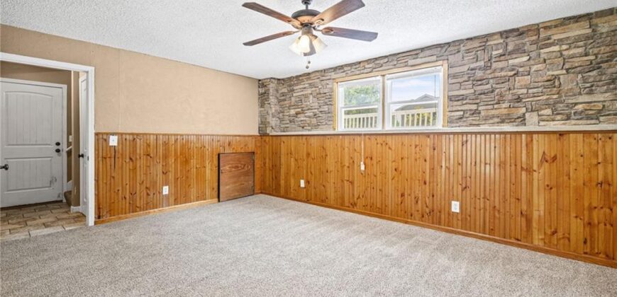 920 NE 108th Street, Kansas City, MO 64155