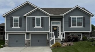 1704 CHESTNUT Street, Kearney, MO 64060