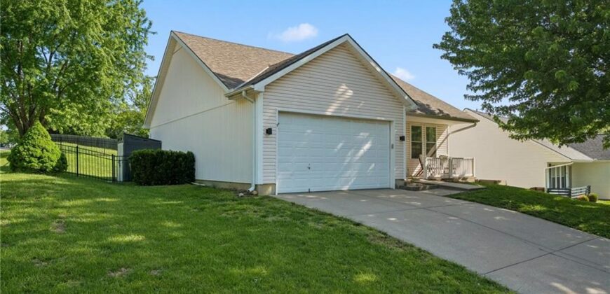 8126 NW 77th Court, Kansas City, MO 64152