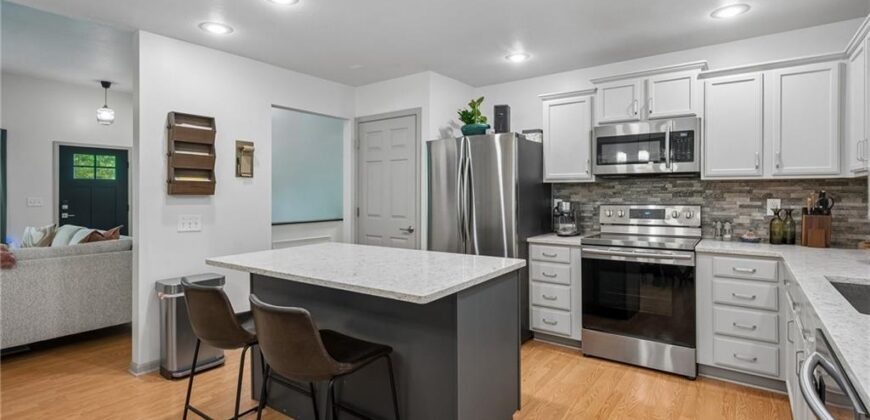 8126 NW 77th Court, Kansas City, MO 64152